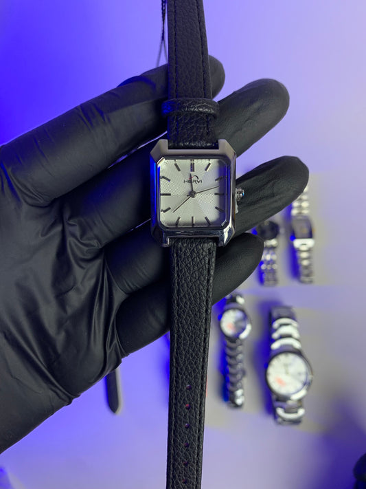 HERYI Ladies Petite Oval Watch - Gold & Black